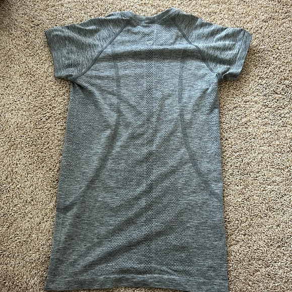 Lululemon swiftly tech short sleeve grey shirt size 4 - Picture 2 of 3